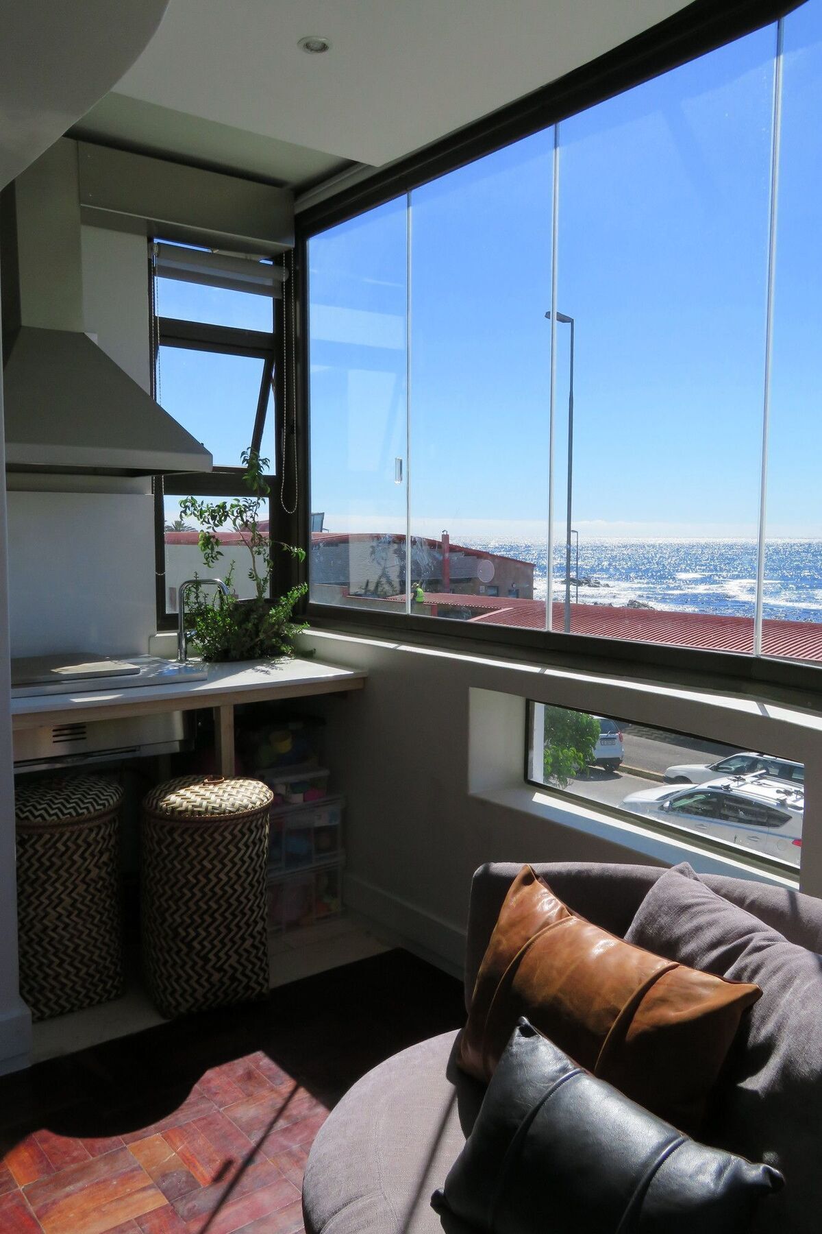 Backup Powered Sea View Apartment On The Promenade 케이프타운 외부 사진