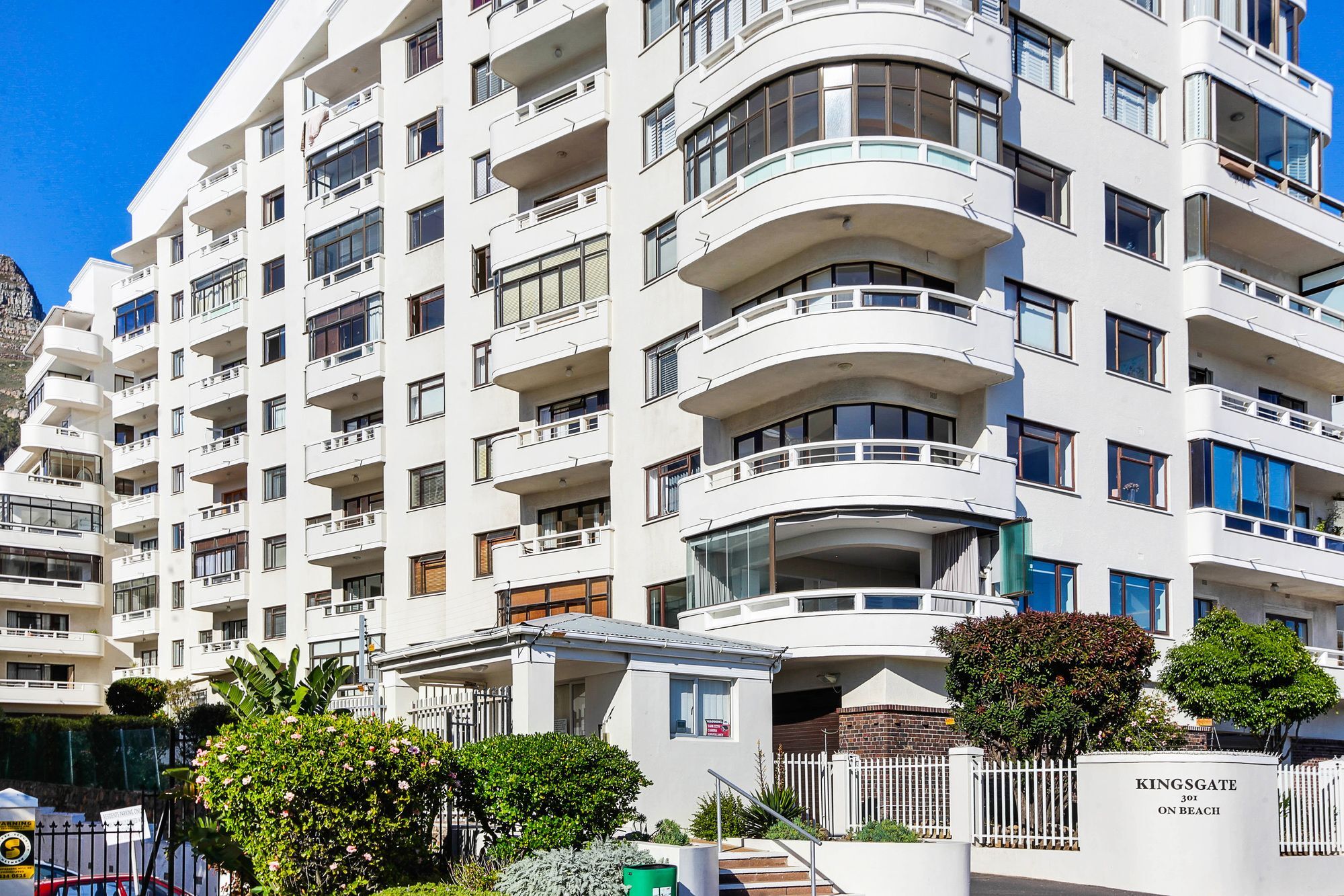 Backup Powered Sea View Apartment On The Promenade 케이프타운 외부 사진